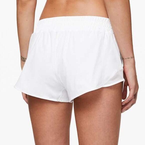 Lululemon Hotty Hot Short II 2.5" White Women's Size 6 Excellent Used Condition - Picture 2 of 10